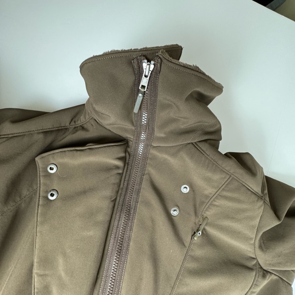Mountain Hardware Jacket - Picture 6 of 13